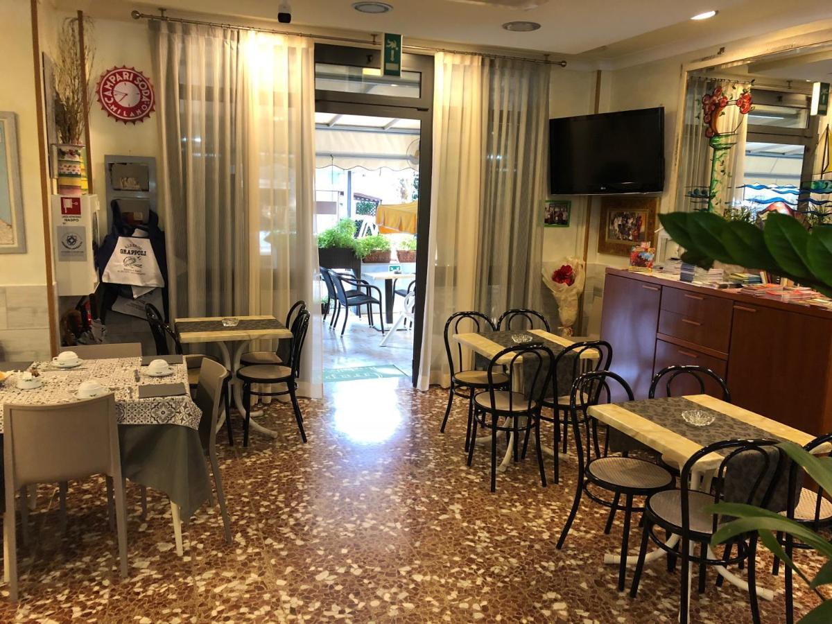 Hotel Grappoli Rimini Kültér fotó